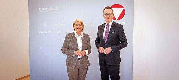 06-bundesministerin-klaudia-tanner-absichtserklaerung-auva_c-HBF-Trippolt.jpg 